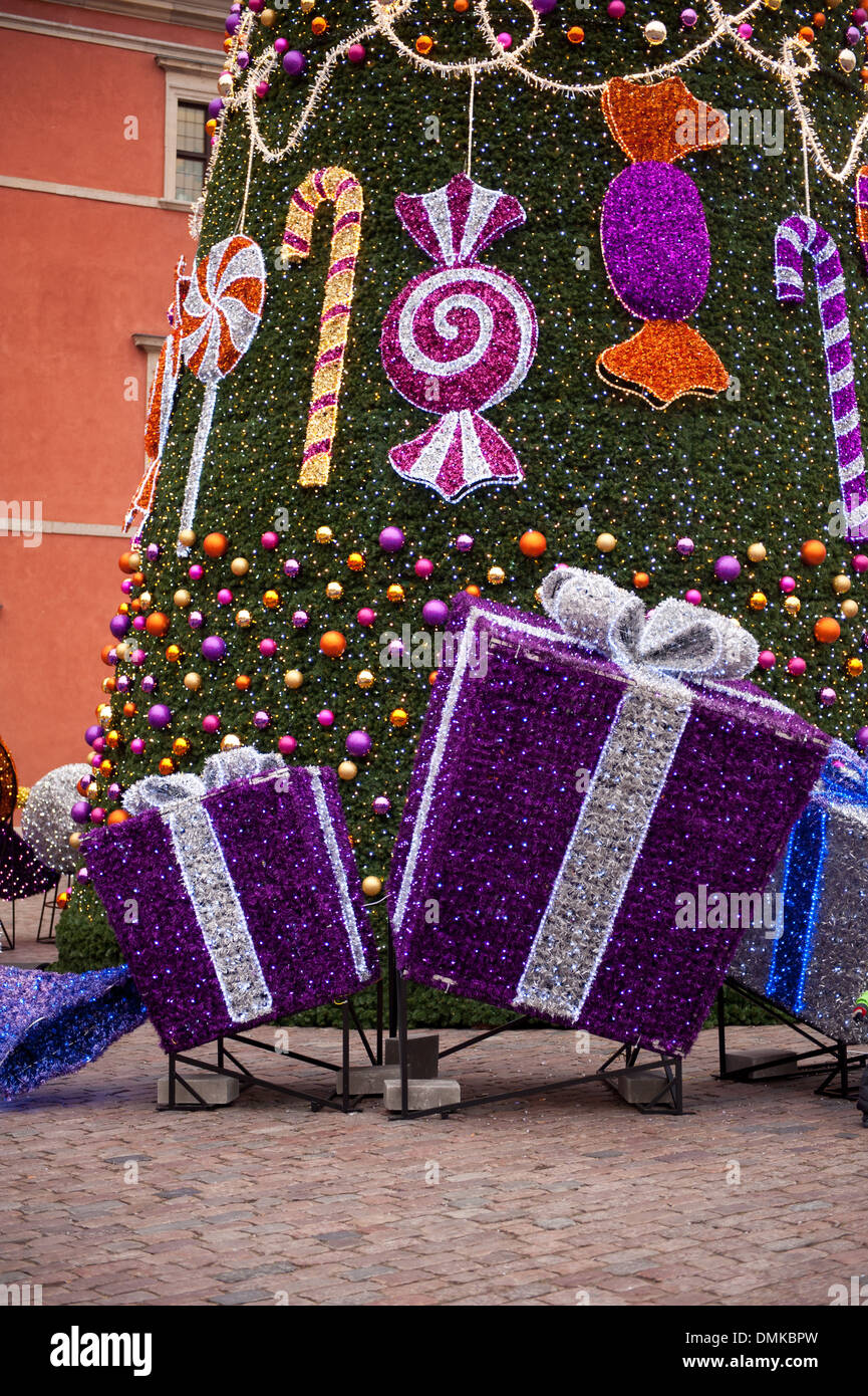 Huge gift box hi-res stock photography and images - Alamy