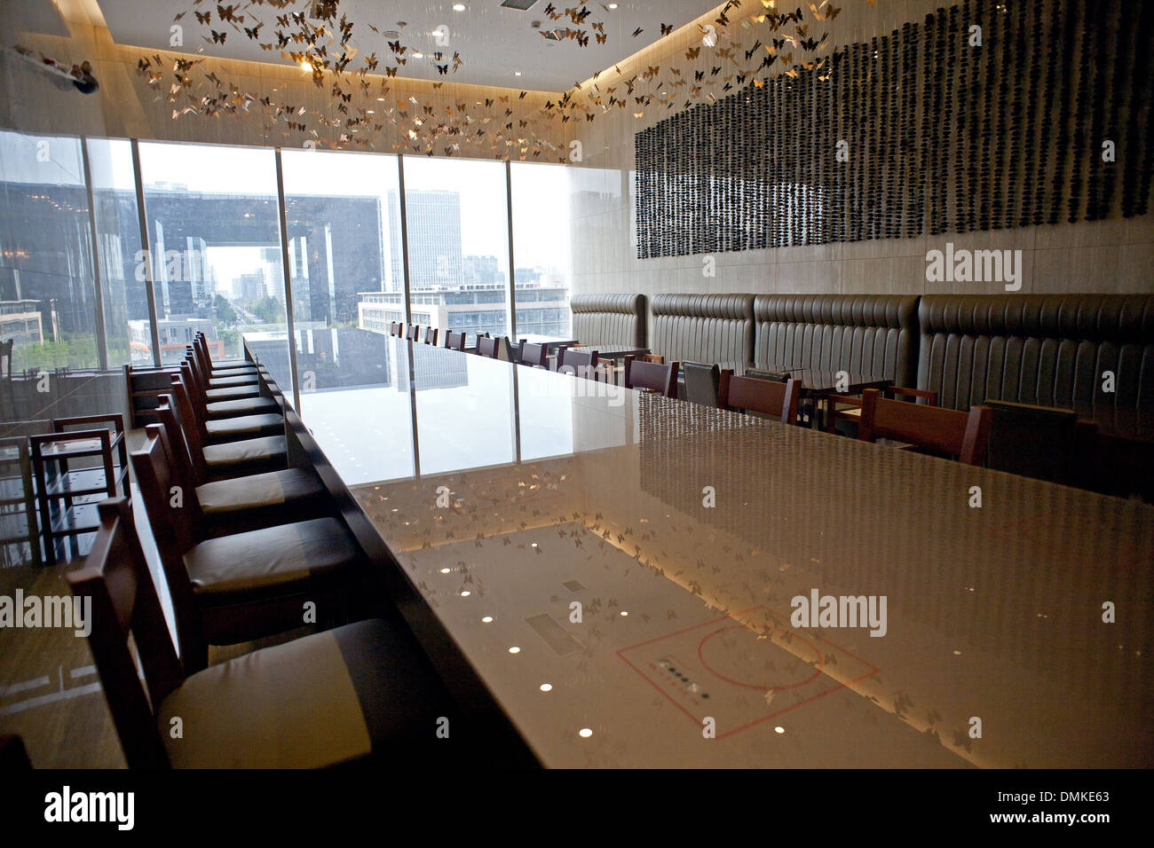 Upscale restaurant decor Stock Photo Alamy