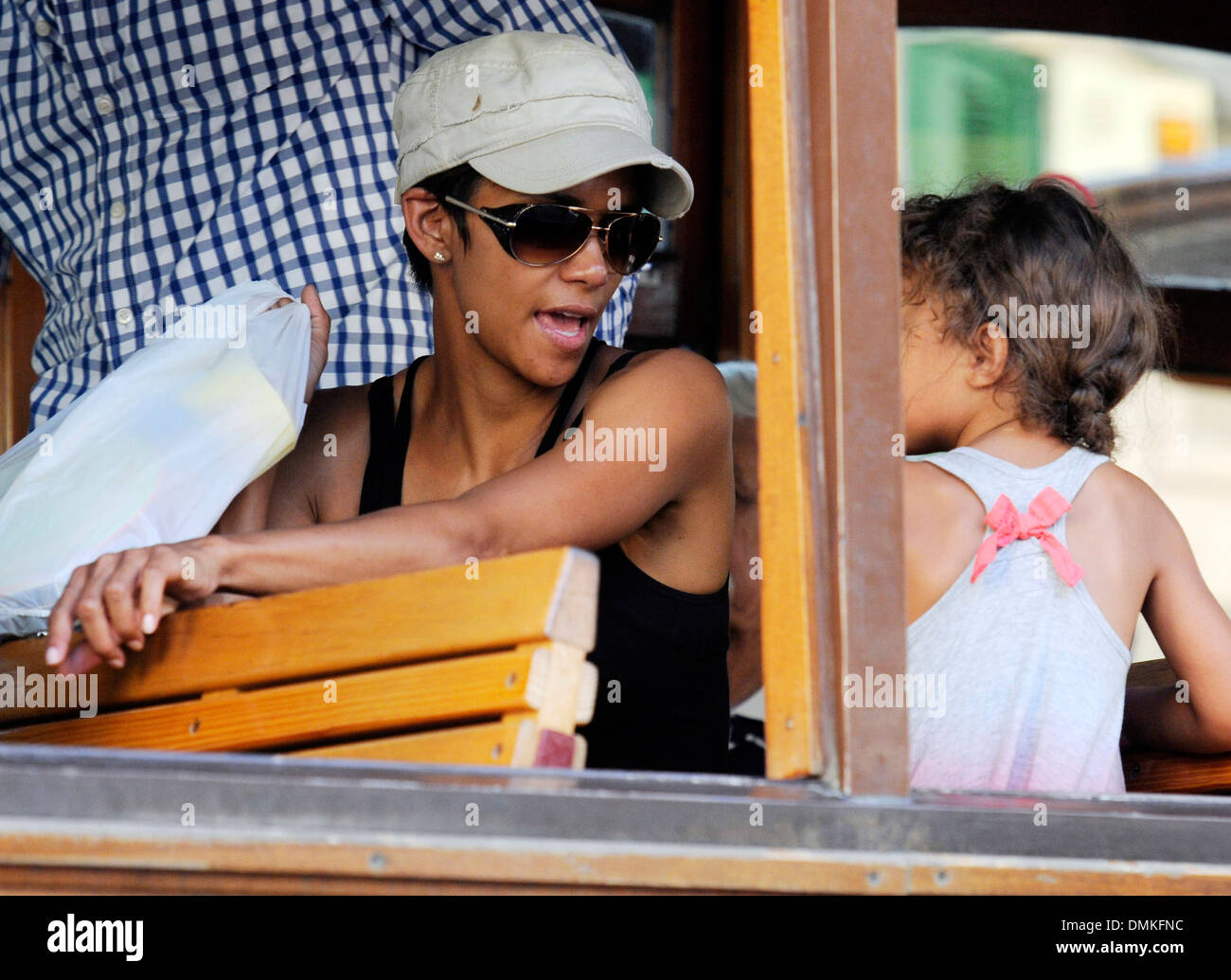 Halle Berry vacation in Soller (Mallorca) with her daughter Nahla and(01)