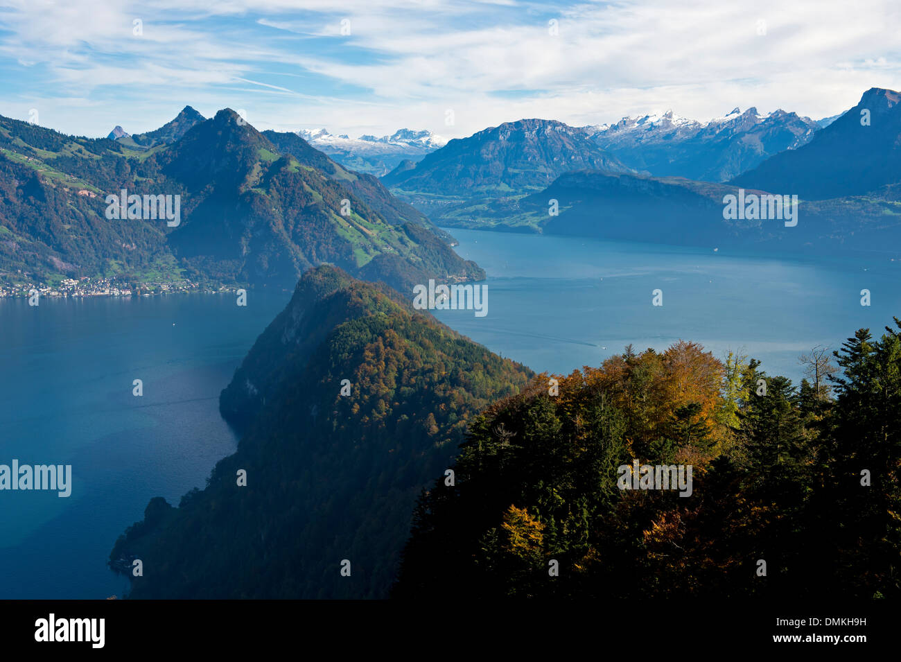 Mountainous landscape at Lake Lucerne (Vierwaldstättersee) near Vitznau, lake Urnersee to the right, Switzerland Stock Photo