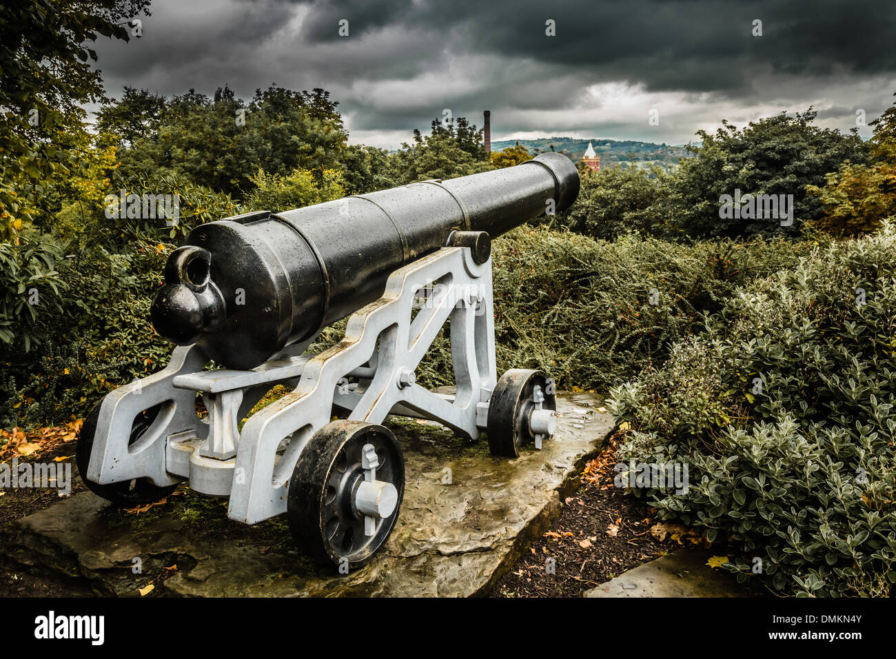A cannon in Vernon Park, Stockport pointing at Pear Mill Stock Photo