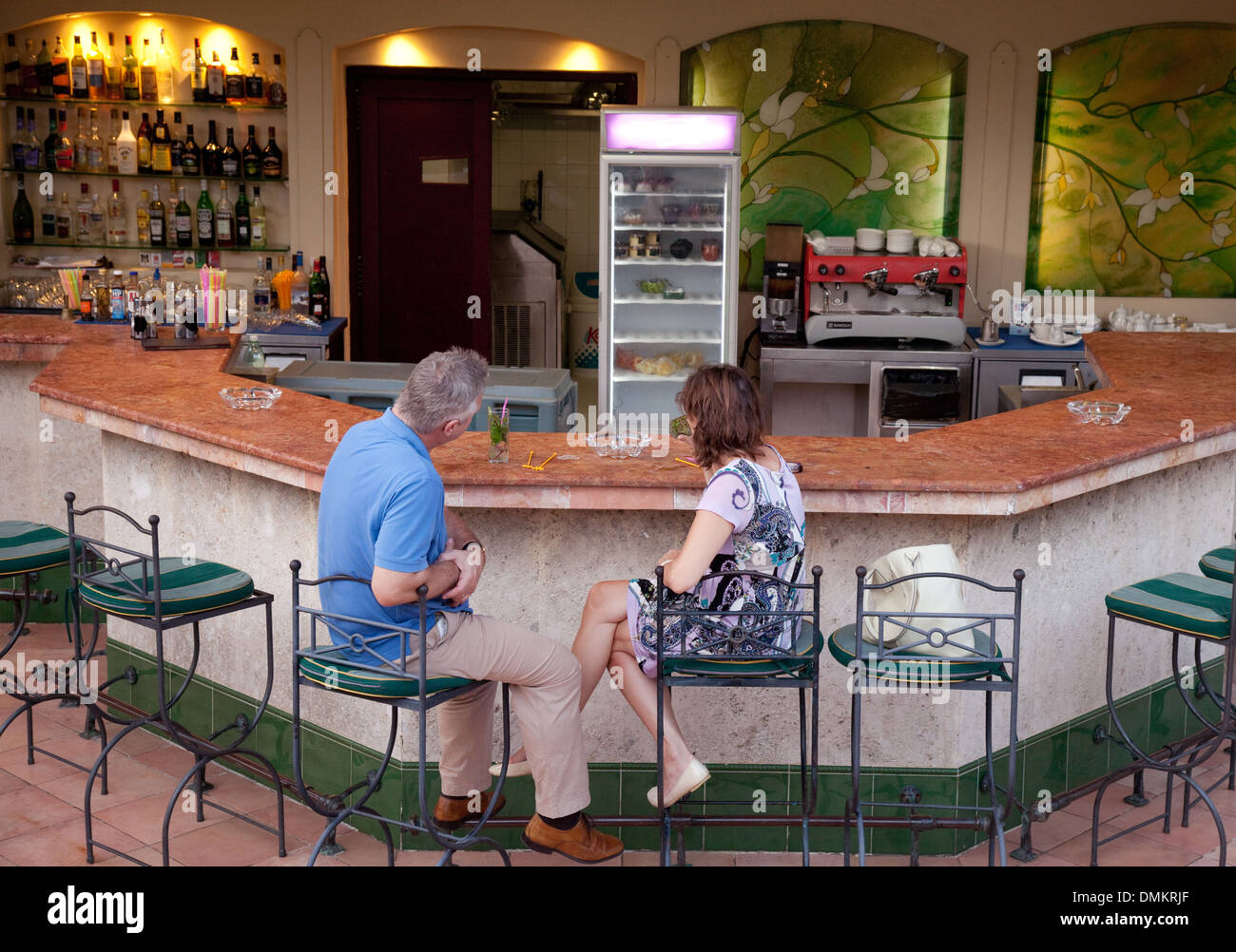 A couple drinking at a bar, Havana Cuba Caribbean Stock Photo
