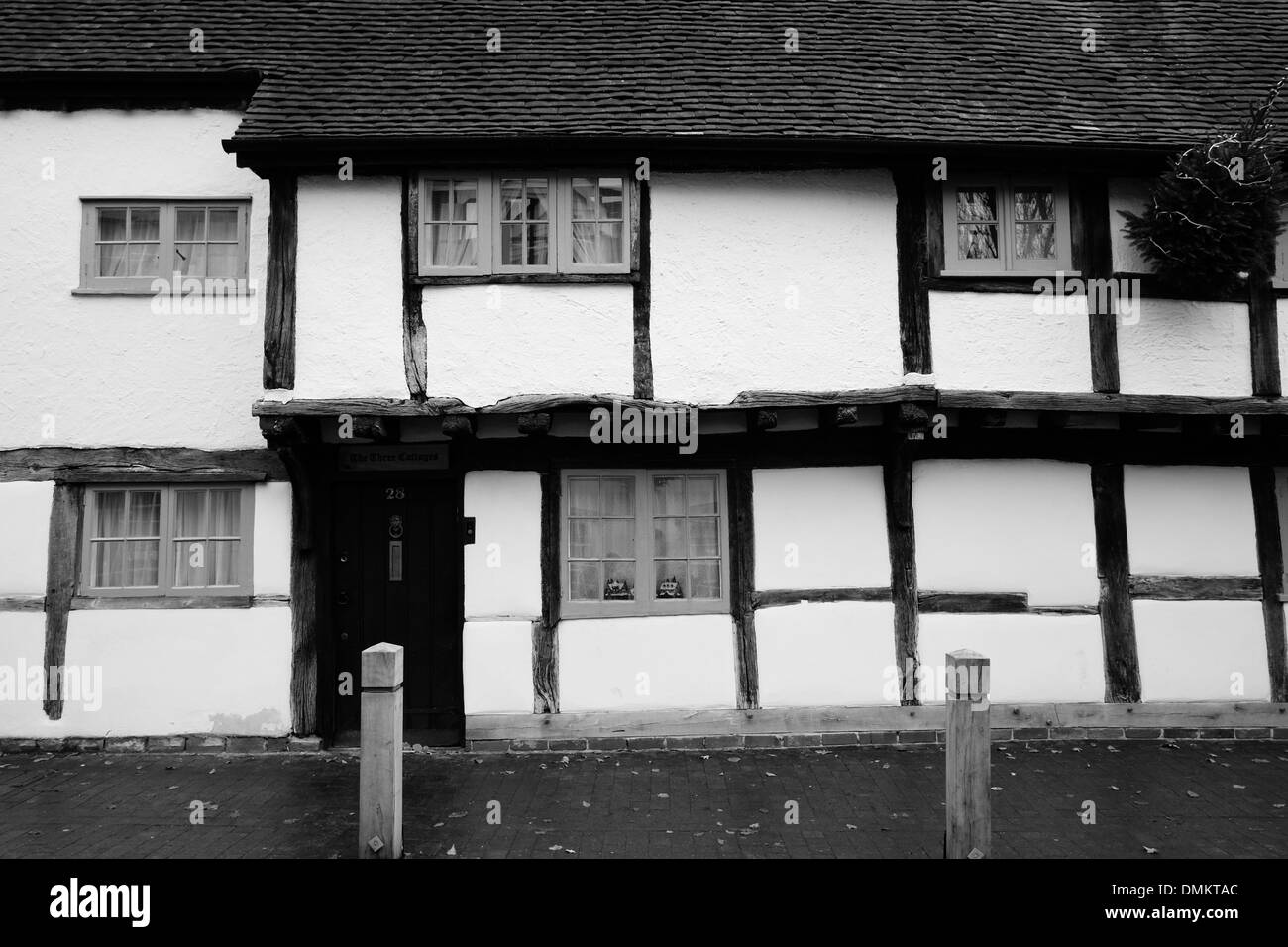 Tudor architecture Black and White Stock Photos & Images - Alamy