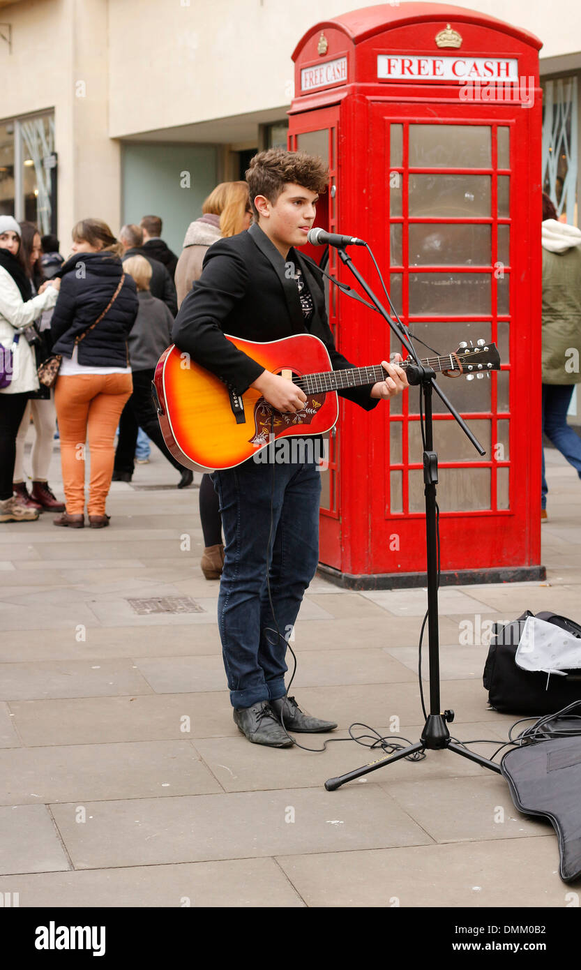 Sing in the bath hi-res stock photography and images - Alamy