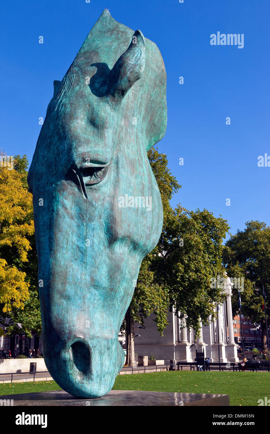 An impressive Horsehead sculpture at Marble Arch in London Stock Photo