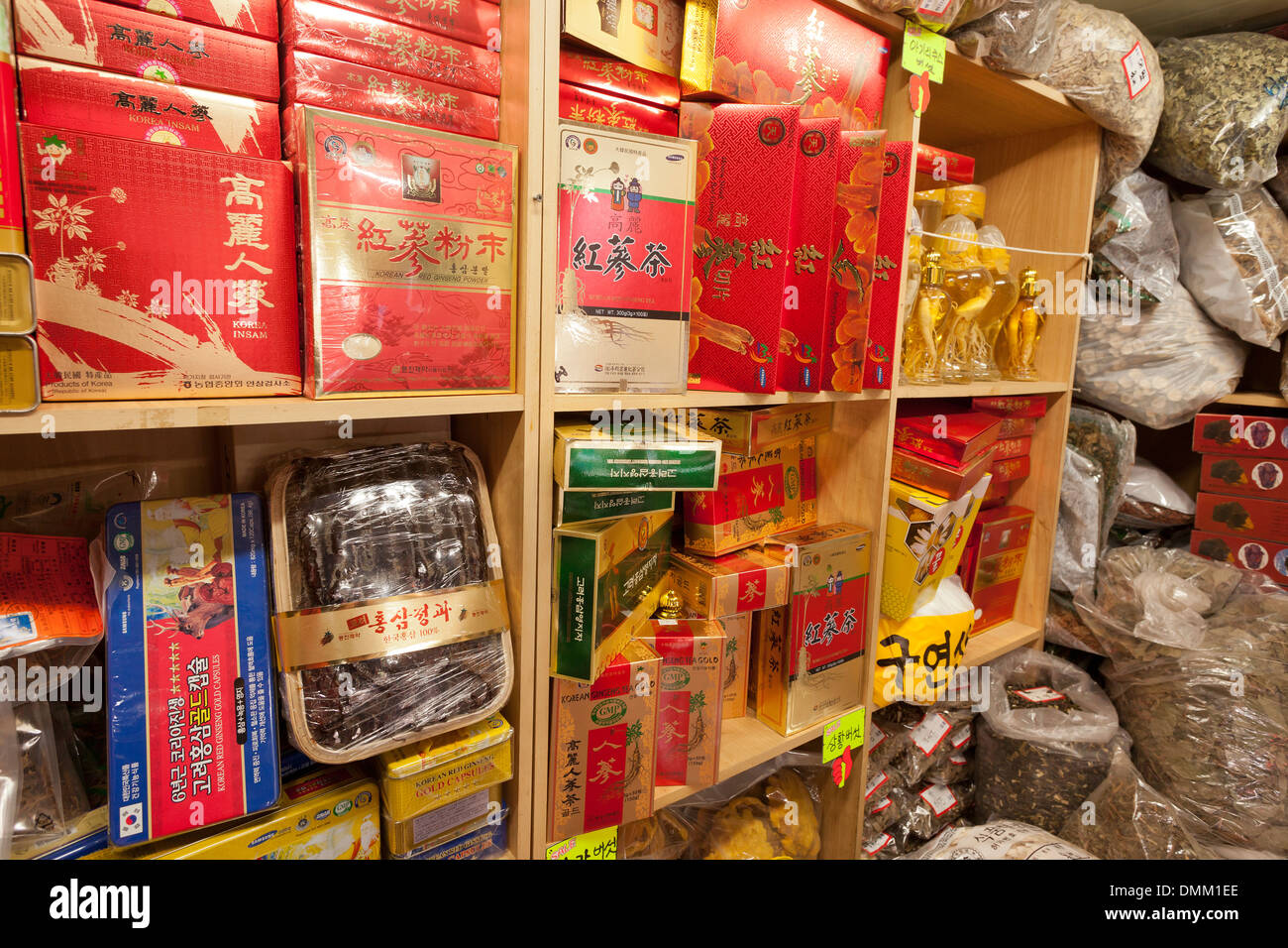 Korean traditional herbal medicine store - Busan, South Korea Stock Photo