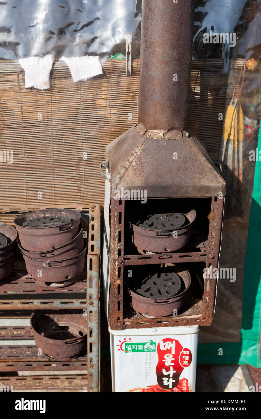 Yeontan cooker Korean charcoal used in cooking and heating Stock