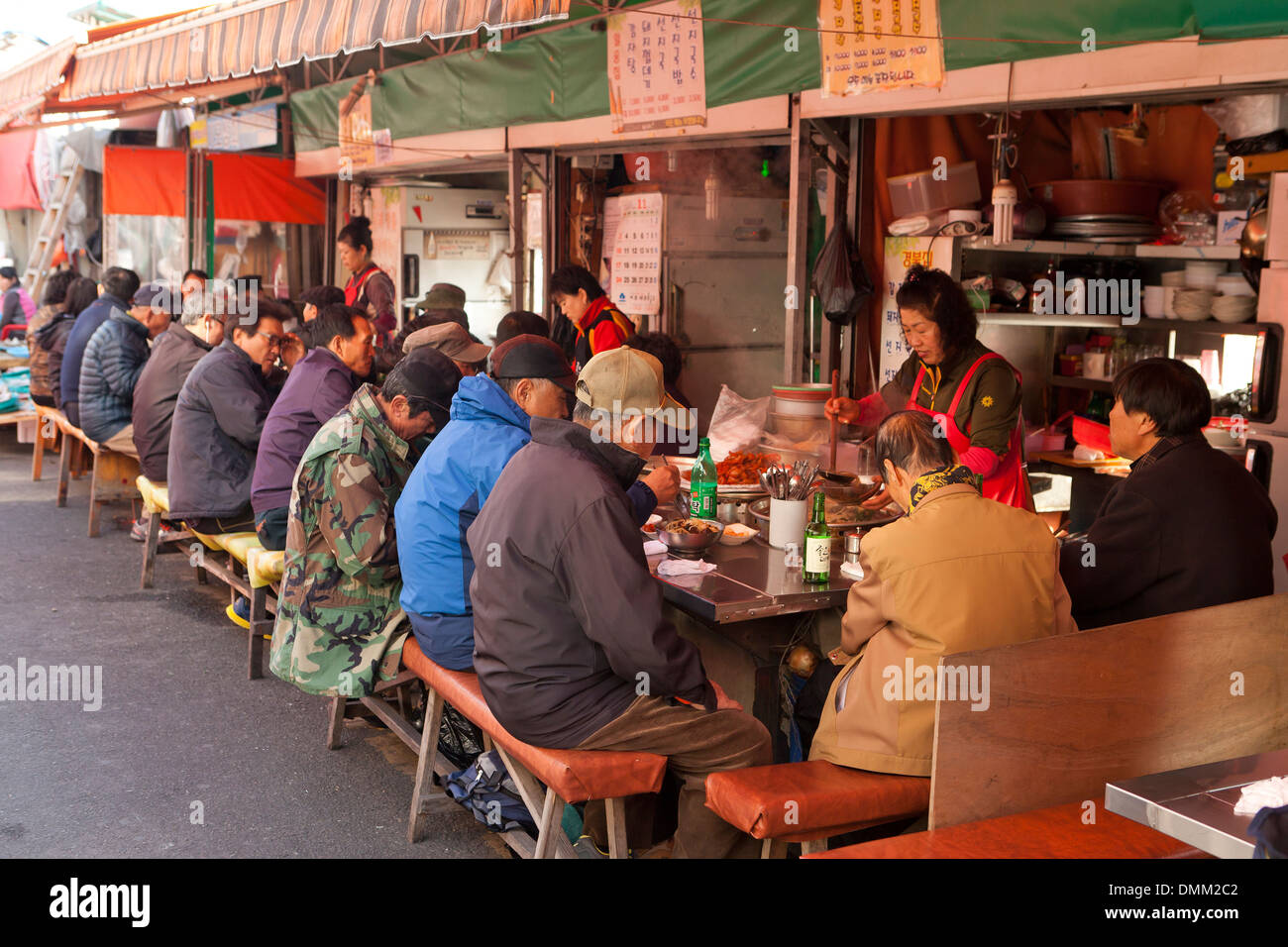 Diners at Jagalchi shijang (traditional outdoor market) - Busan, South Korea Stock Photo