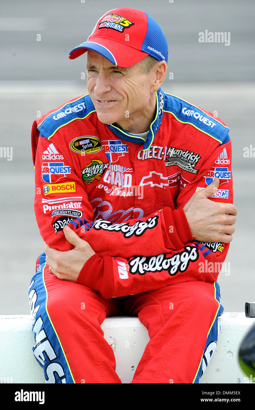 Oct 23, 2009 - Martinsville, Virginia; USA - Nascar Sprint Cup Driver MARK MARTIN prepares to qualify for the Tums Fast Relief 500 Sprint Cup Series Nascar race at the Martinsville Speedway.  Copyright 2009 Jason Moore. (Credit Image: © Jason Moore/ZUMA Press) Stock Photo