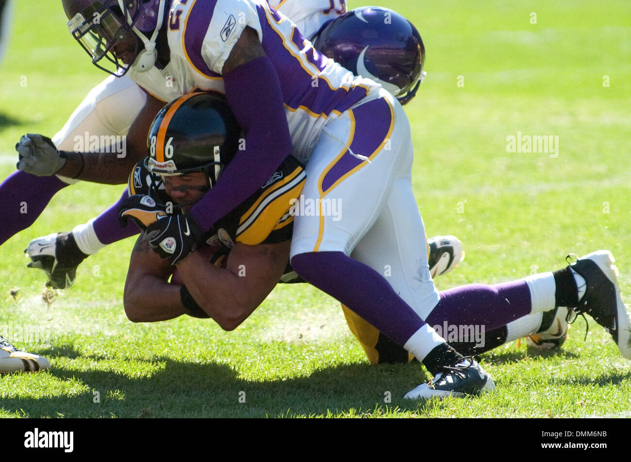 25 October 2009: Pittsburgh Steelers wide receiver Hines Ward (86) is tackled by Minnesota Vikings defensive back Benny Sapp during a game at Heinz field in Pittsburgh PA. Pittsburgh won the game 27-17. Mandatory Credit: Mark Konezny / Southcreek Global. (Credit Image: © Southcreek Global/ZUMApress.com) Stock Photo