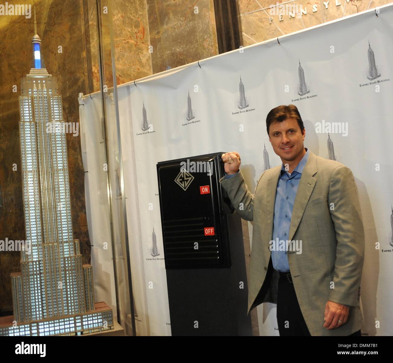 Nov 04, 2009 - Manhattan, New York, USA - New York Yankee great and four-time World Series champion TINO MARTINEZ lights and tours the Empire State Building to wish the Bronx Bombers good and celebrate the playing of Game 6 against the Philadelphia Phillies at Yankee Stadium tonight.  (Credit Image: Â© Bryan Smith/ZUMA Press) RESTRICTIONS:  * New York City Newspapers Rights OUT * Stock Photo