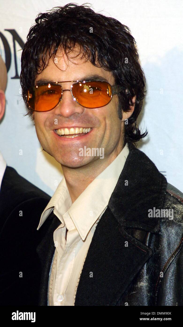 Apr. 16, 2002 - Los Angeles, CALIFORNIA, USA - TRAINS LEAD SINGER PAT MONAHAN..MTV ICON.HONORS