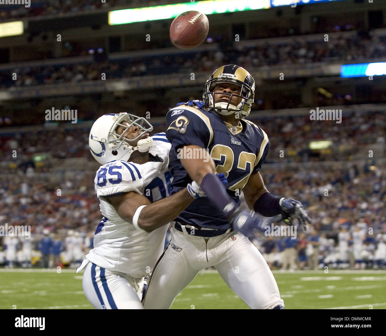 Oct 25, 2009 - St Louis, Missouri, USA - NFL Football - Rams defensive ...