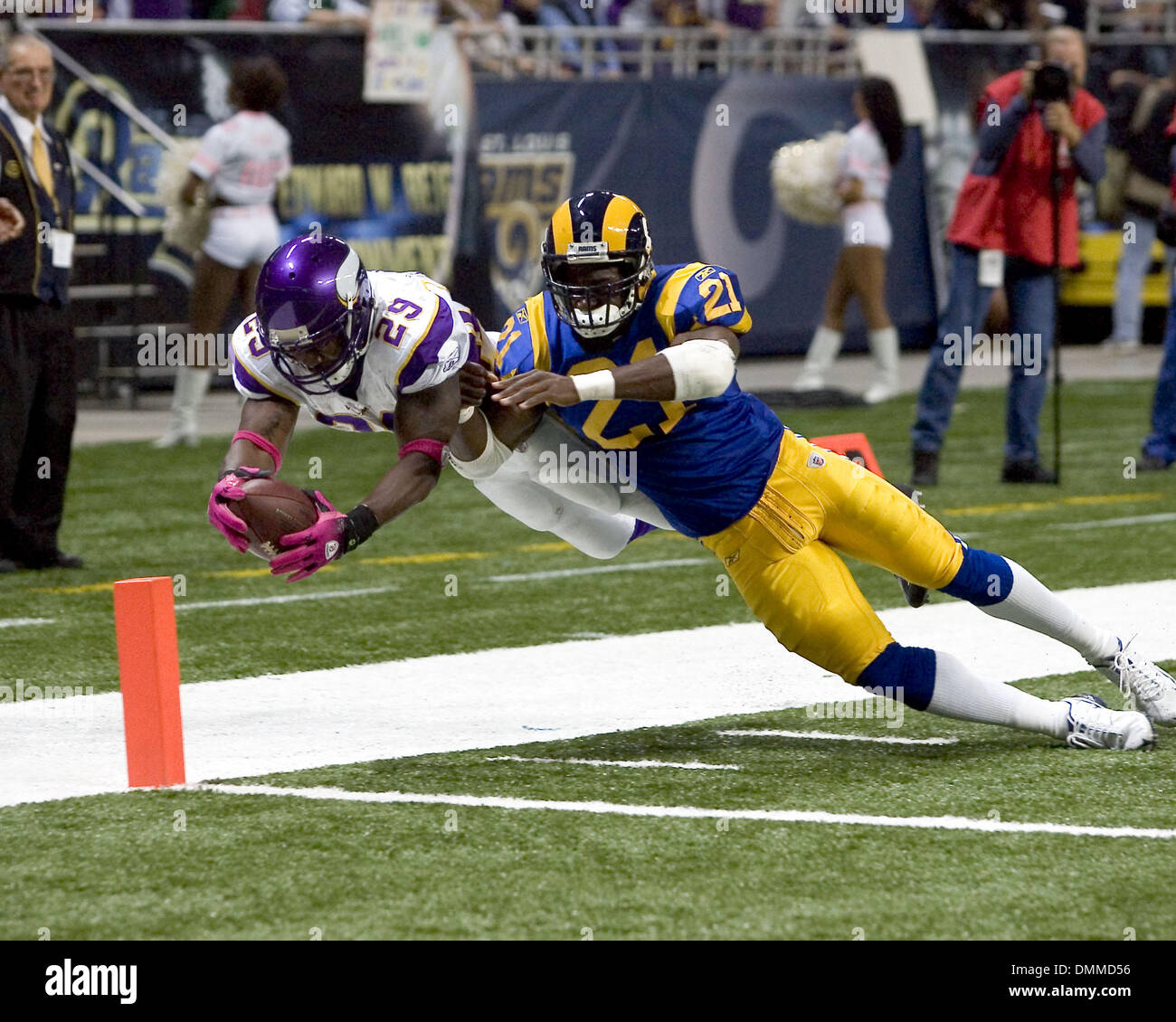 Viking running hi-res stock photography and images - Alamy