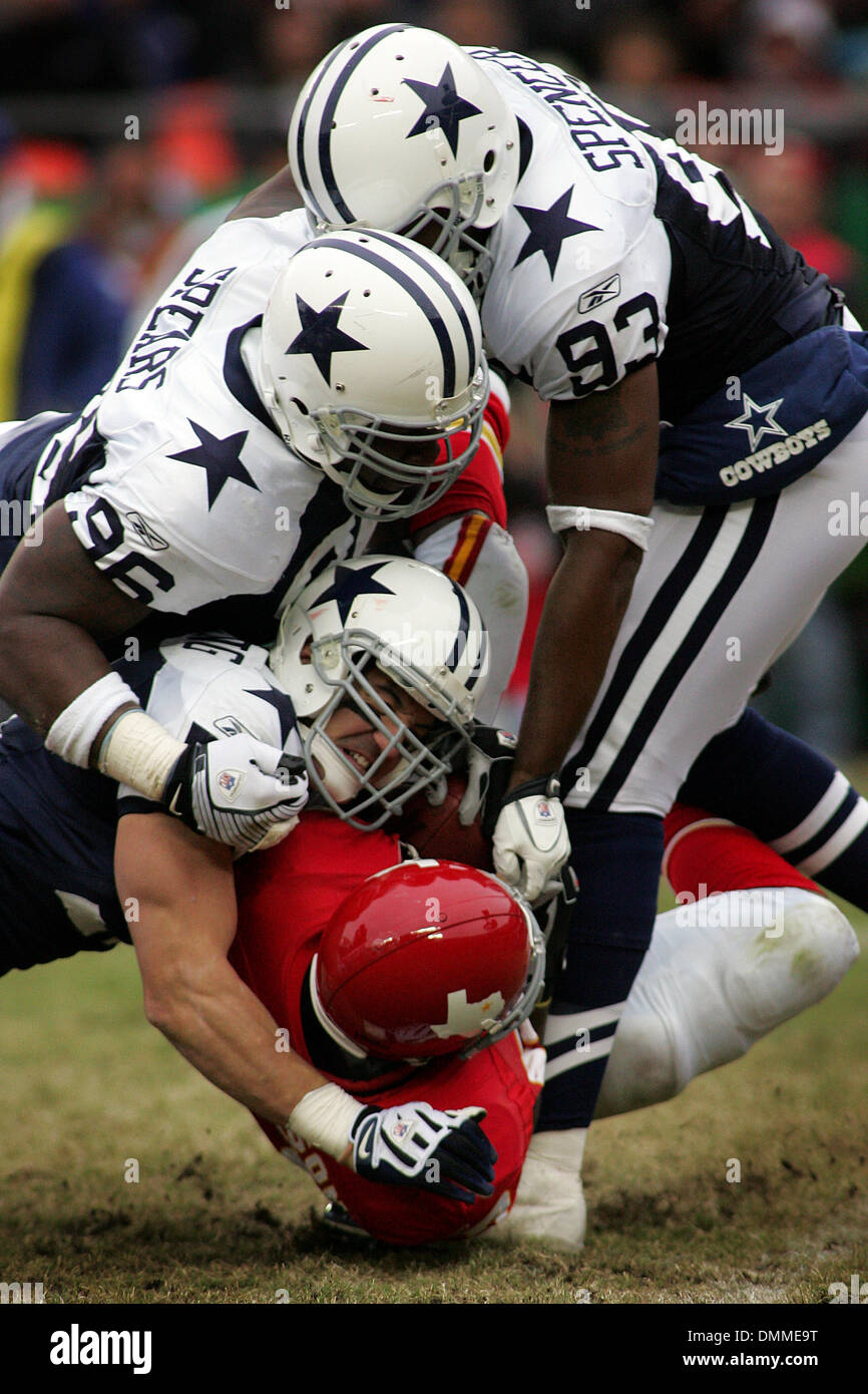 dallas-cowboys-outside-linebacker-anthony-spencer-93-celebrates-sacking-pittsburgh-steelers-quar.jpg