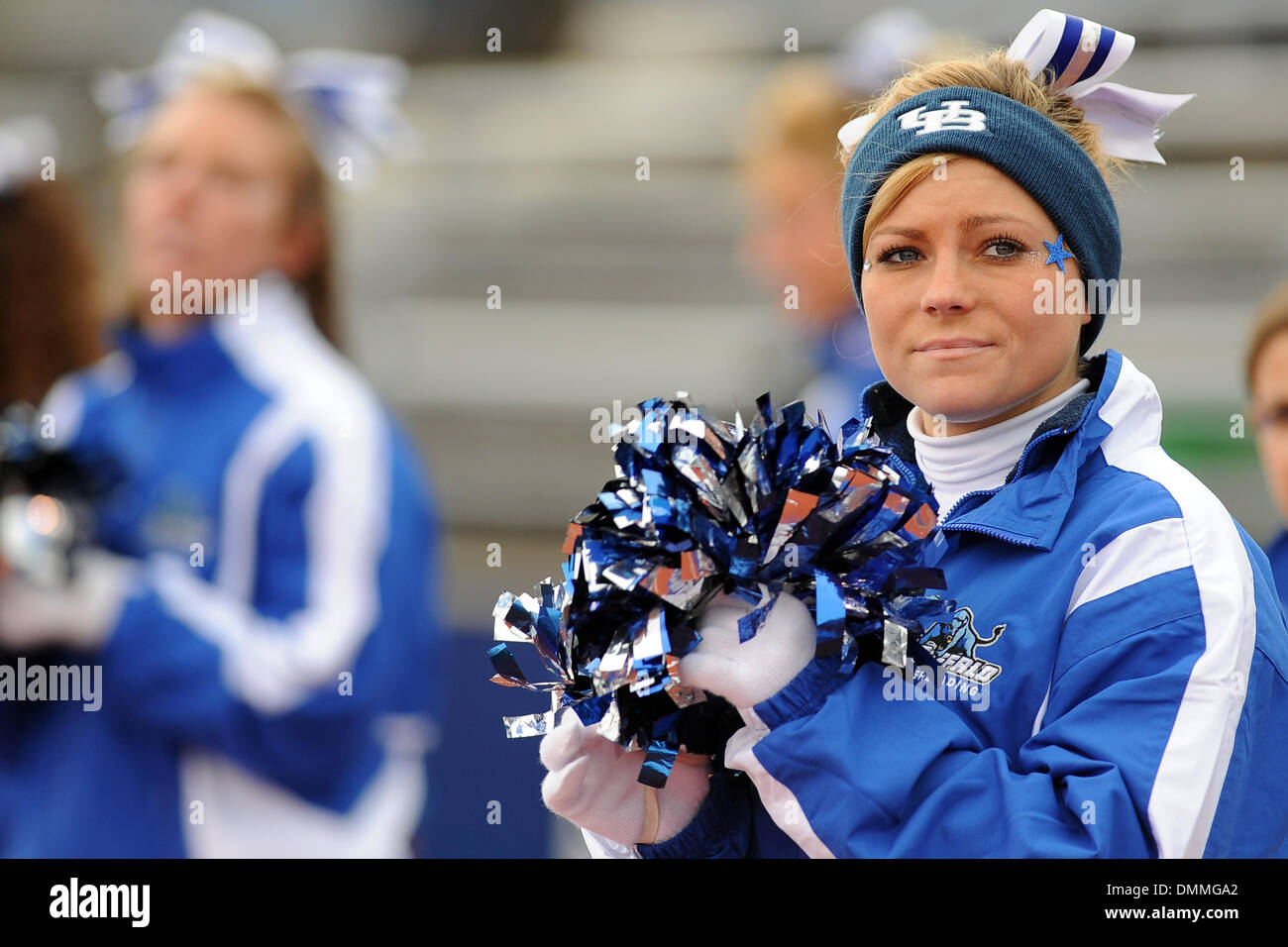 Akron zips cheerleader hi-res stock photography and images - Alamy