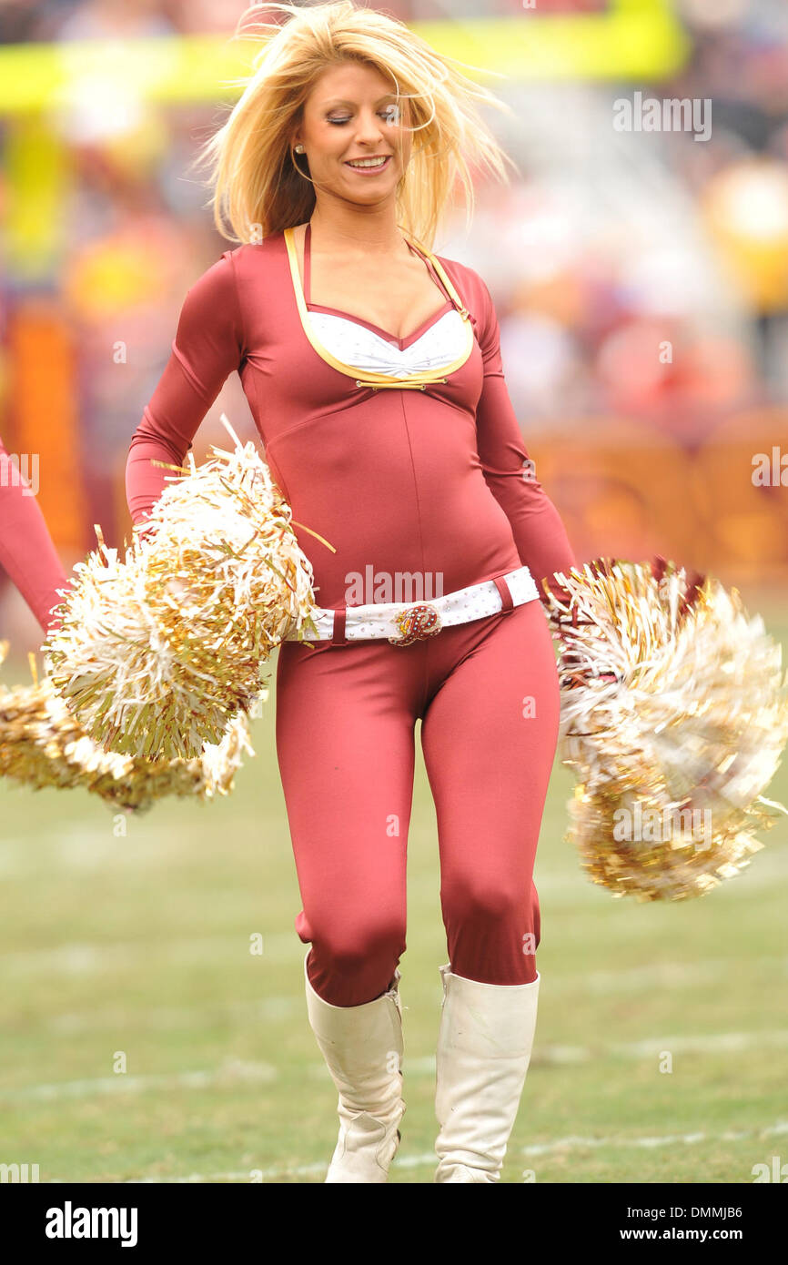 October 18, 2009: Kansas City Chiefs at Washington Redskins..FedExField  Stadium..Kansas City Chiefs running back Larry Johnson (27) in game action  during the NFL game between the Kansas City Chiefs and Washington  Redskins..The