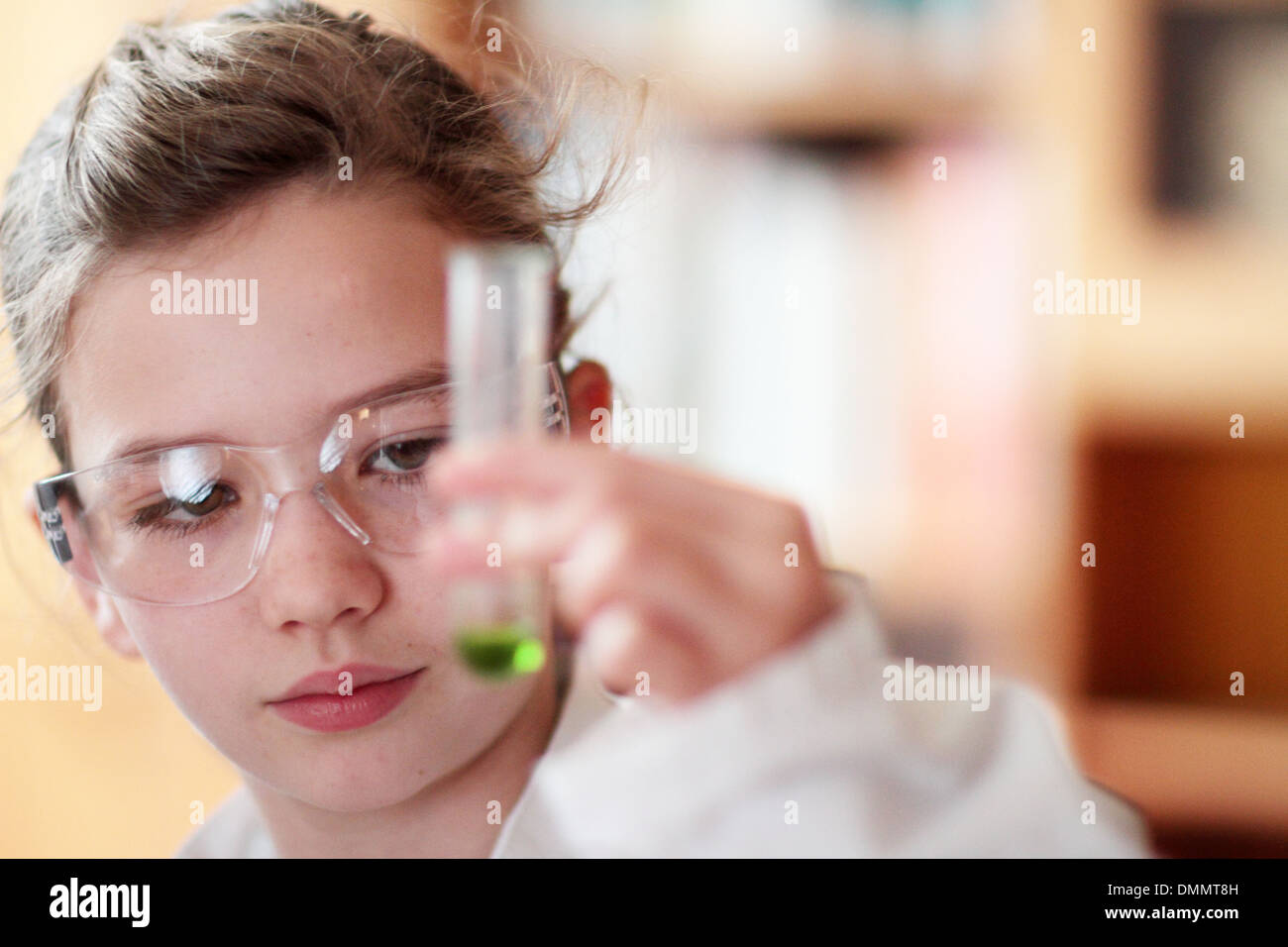pupils girls learning science chemistry Stock Photo