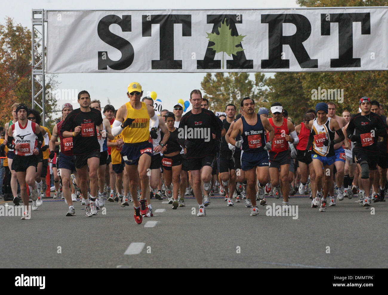 FRESNO, CA. 11/8/9 MTD EPZ MARATHON START Full marathon runners begin