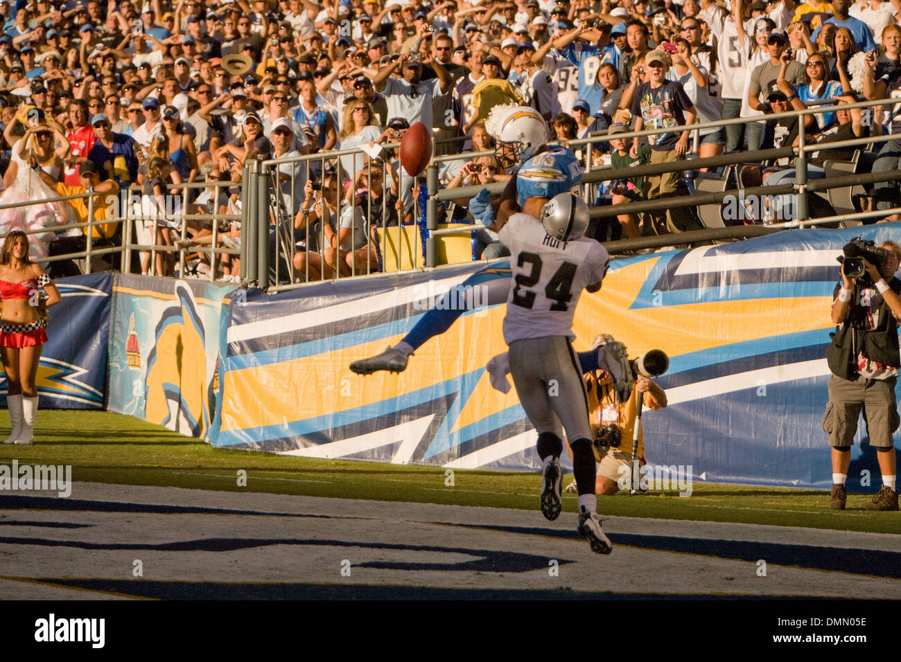 Nov 01, 2009 - San Diego, California, USA - The San Diego Chargers made it 13 wins in a row with a 24-16 victory over the Oakland Raiders.  Receiver VINCENT JACKSON drops a pass in the end zone while Raider safety MICHAEL HUFF defends. (Credit Image: © Daniel Knighton/ZUMA Press) Stock Photo