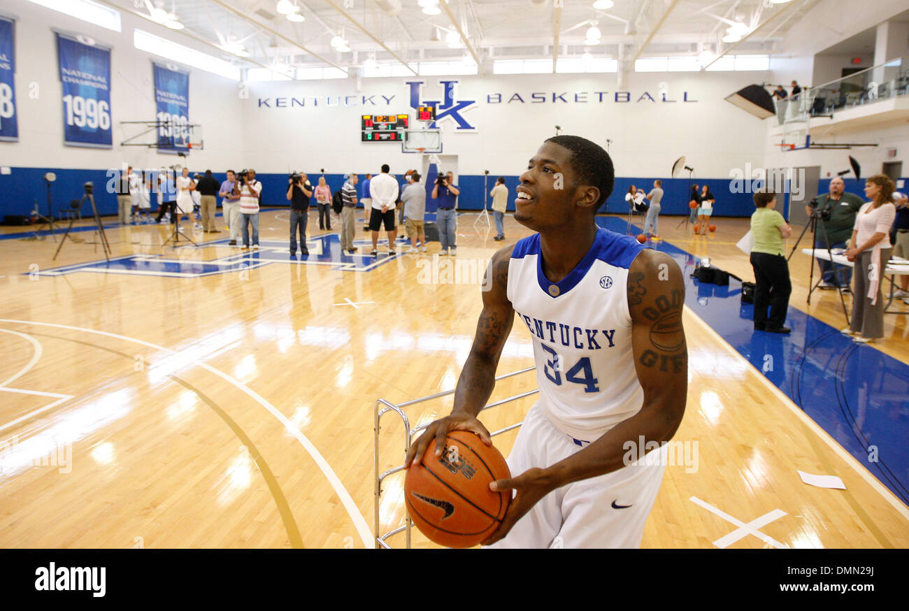 DeAndre Liggins shot a jumper while during a University of Kentucky mens basketball photo day held in the Joe Craft Center in Lexington, Ky., Wednesday, September, 2, 2009. Photo by Charles Bertram | Staff  (Credit Image: © Lexington Herald-Leader/ZUMA Press) Stock Photo