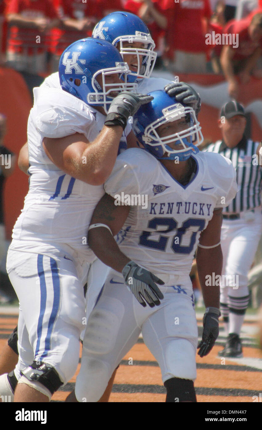 Team mates celebrated with Derrick Locke (20) after Locke's 16 yrd. run in the second quarter made it 14-0 in favor of UK during the University of Kentucky vs. Miami of Ohio football game on Saturday, Sept. 5, 2009 at Paul Brown Stadium in Cincinnati, Ohio. Photo by David Perry | Staff  (Credit Image: © Lexington Herald-Leader/ZUMA Press) Stock Photo