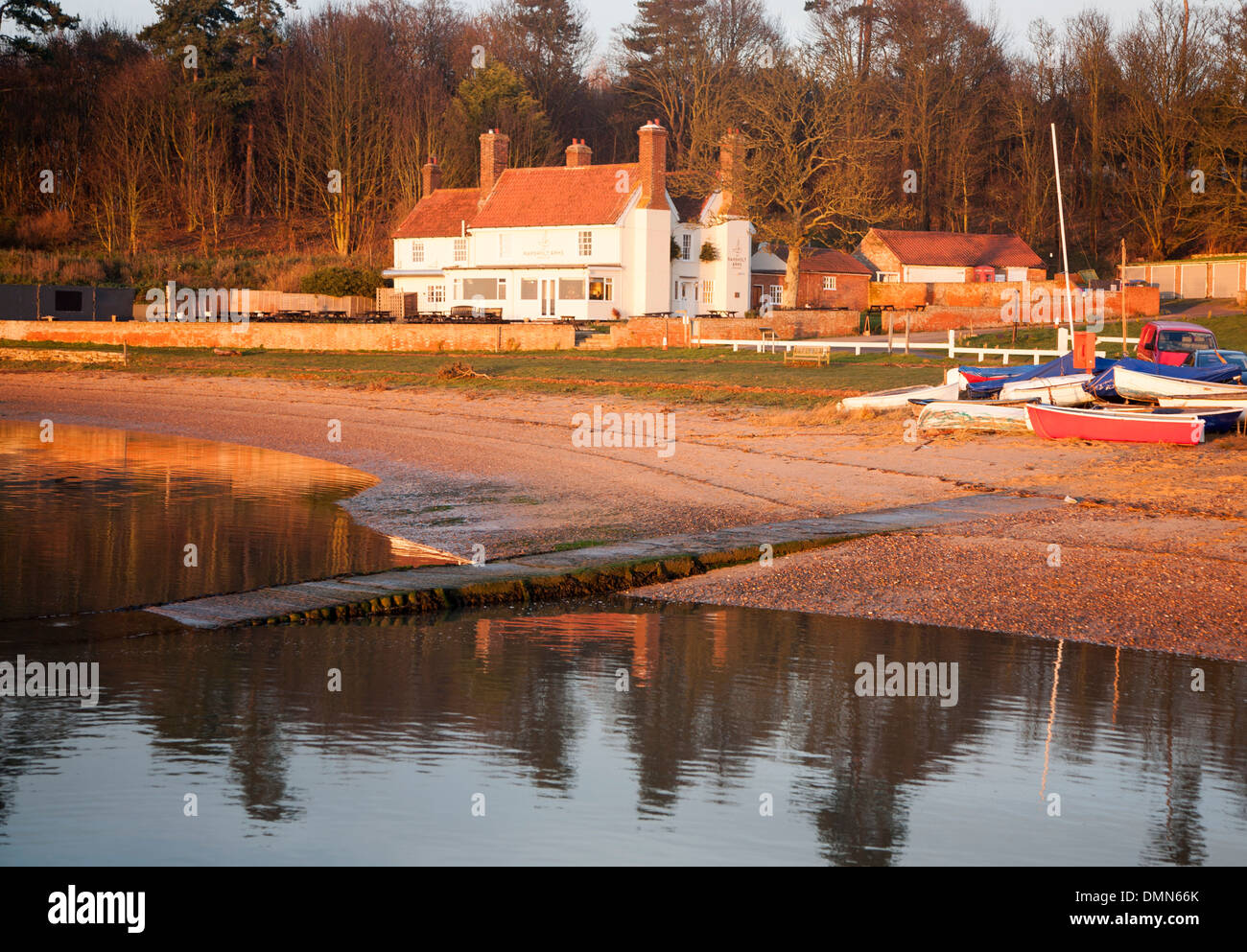 River deben and pub hires stock photography and images Alamy