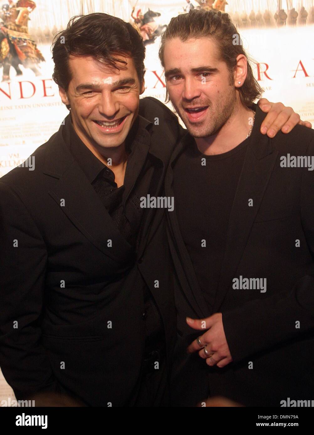 Colin Farrell (r) and Erol Sander (l) at the German premiere of 'Alexander' in Cologne. Stock Photo