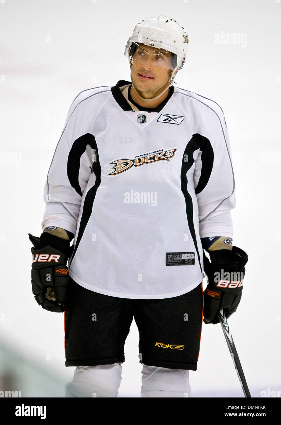 111 Ducks Right Wing Teemu Selanne Stock Photos, High-Res Pictures