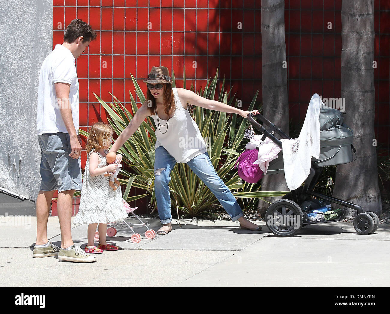 Alyson Hannigan pushing daugher Keeva in her pram walking to Brentwood ...