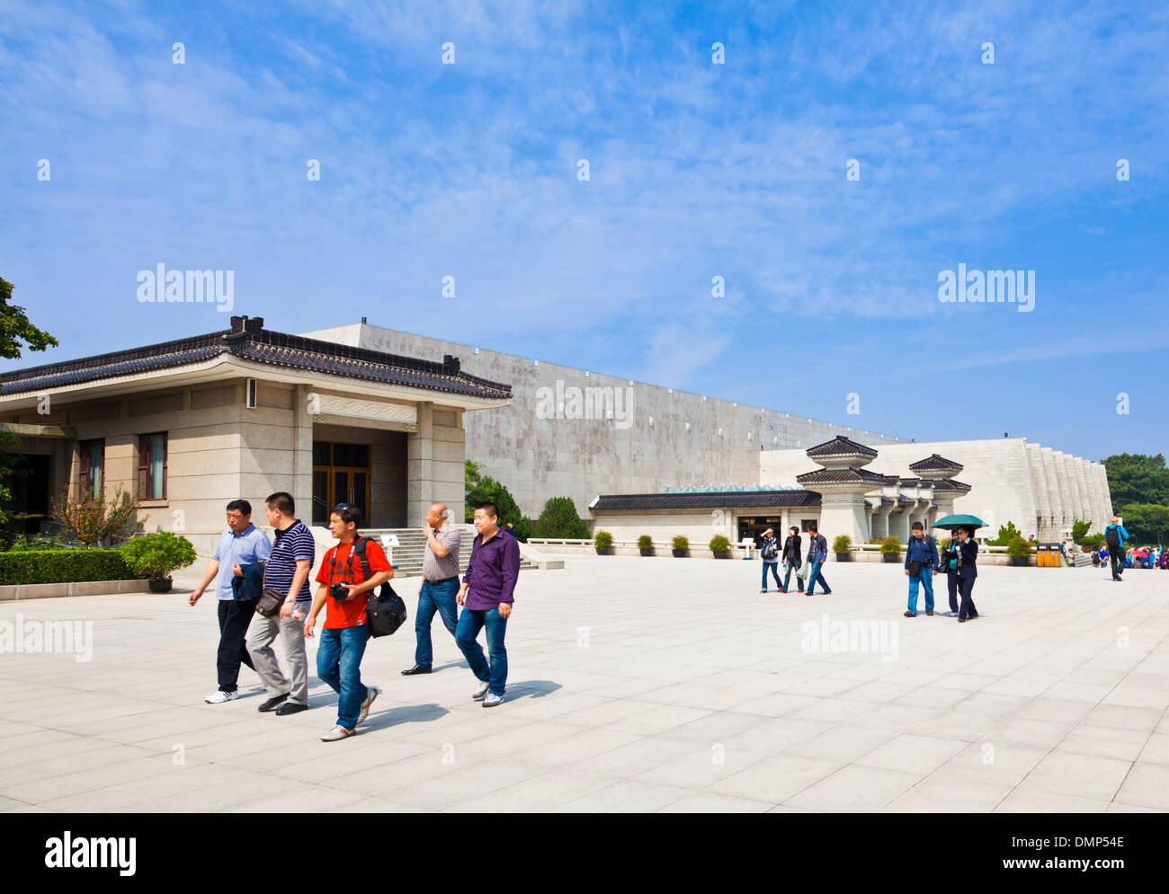 tourists at the Terracotta Army museum, Xian, Shaanxi Province, PRC, People's Republic of China, Asia Stock Photo