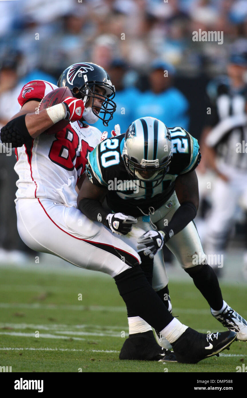 Nov. 15, 2009 - Charlotte, North Carolina, U.S - November 15, 2009: Atlanta Falcons tight end Tony Gonzalez #88 is brought down by Carolina Panthers cornerback Chris Gamble #20. The Carolina Panthers defeated the Atlanta Falcons 28-19 at Bank of America Stadium in Charlotte, North Carolina. (Credit Image: © Margaret Bowles/Southcreek Global/ZUMApress.com) Stock Photo