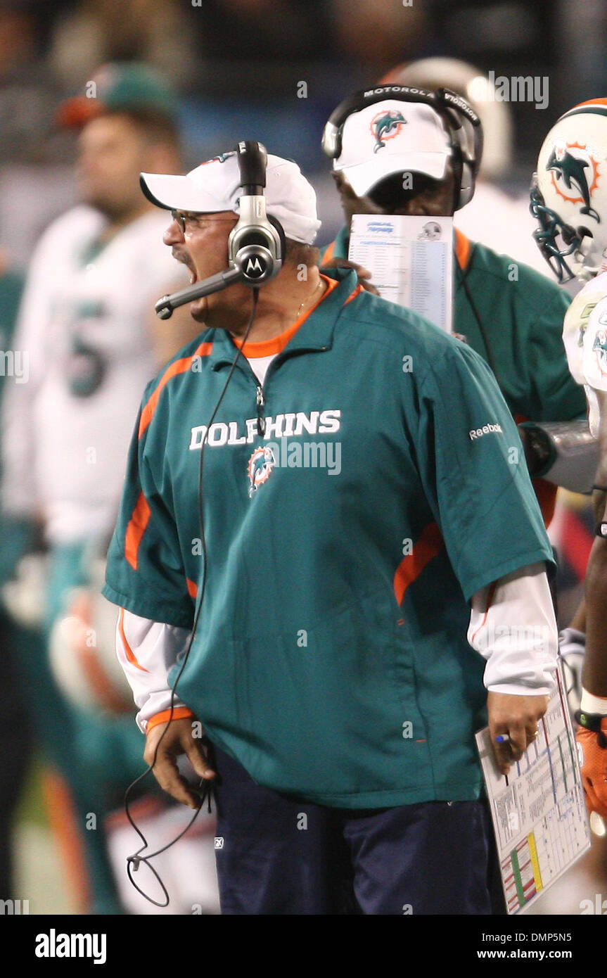 Nov. 19, 2009 - Charlotte, North Carolina, U.S - November 19, 2009: Miami  Dolphins guard Joe Berger #67. The Miami Dolphins defeated the Carolina  Panthers 24-17 at Bank of America Stadium in