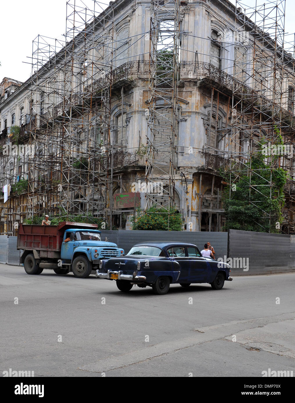 Vintage American cars on the streets of Havana, Cuba Stock Photo