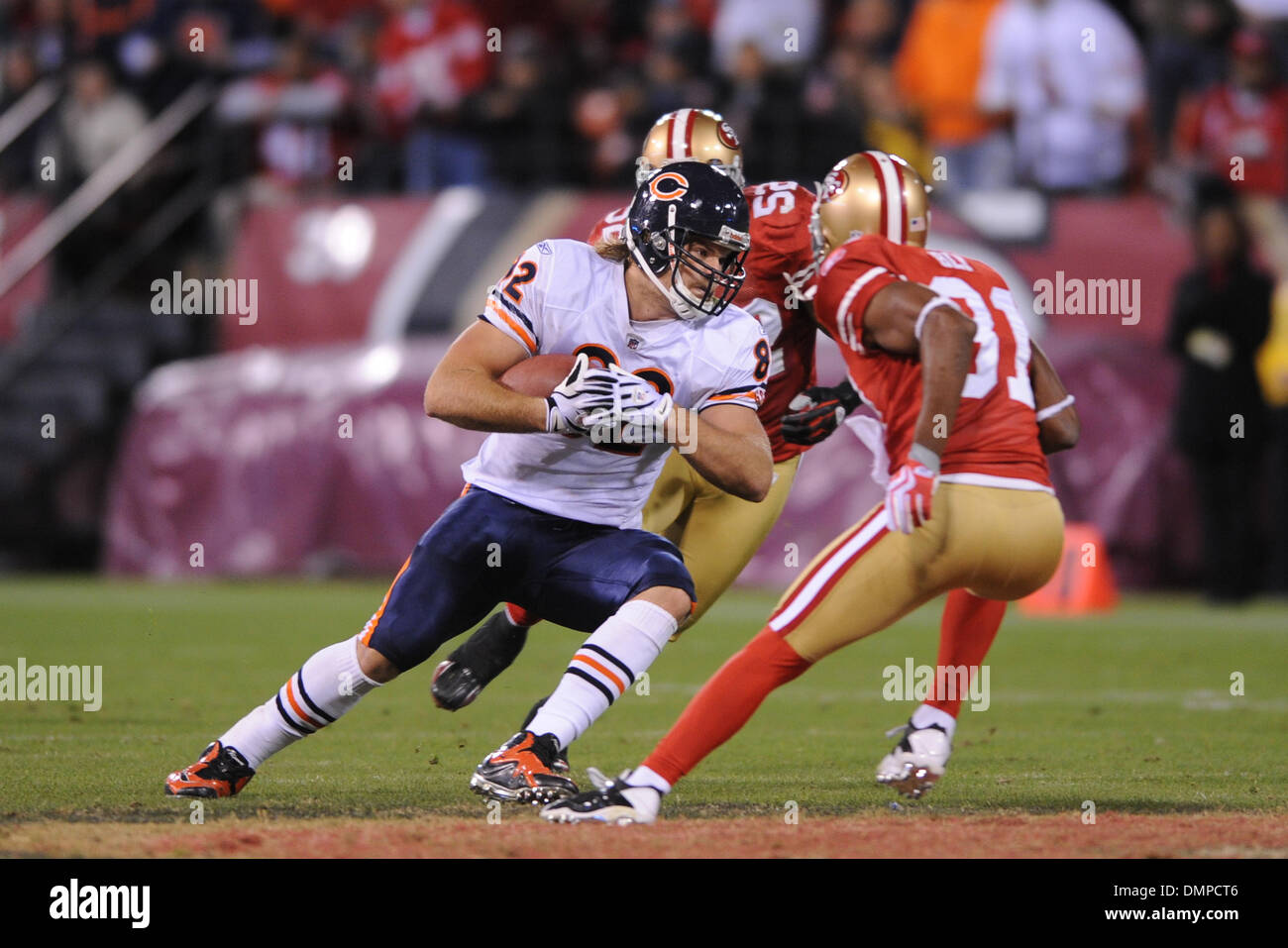 Nov. 12, 2009 - San Francisco, California, U.S - 12 Novemberber 2009: Chicago Bears tight end Greg Olsen (82) braces for a collission with San Francisco 49ers defensive back Dre' Bly (31) during the NFL football game between the Chicago Bears and San Francisco 49ers at Candlestick Park in San Francisco, California. (Credit Image: © Matt Cohen/Southcreek Global/ZUMApress.com) Stock Photo