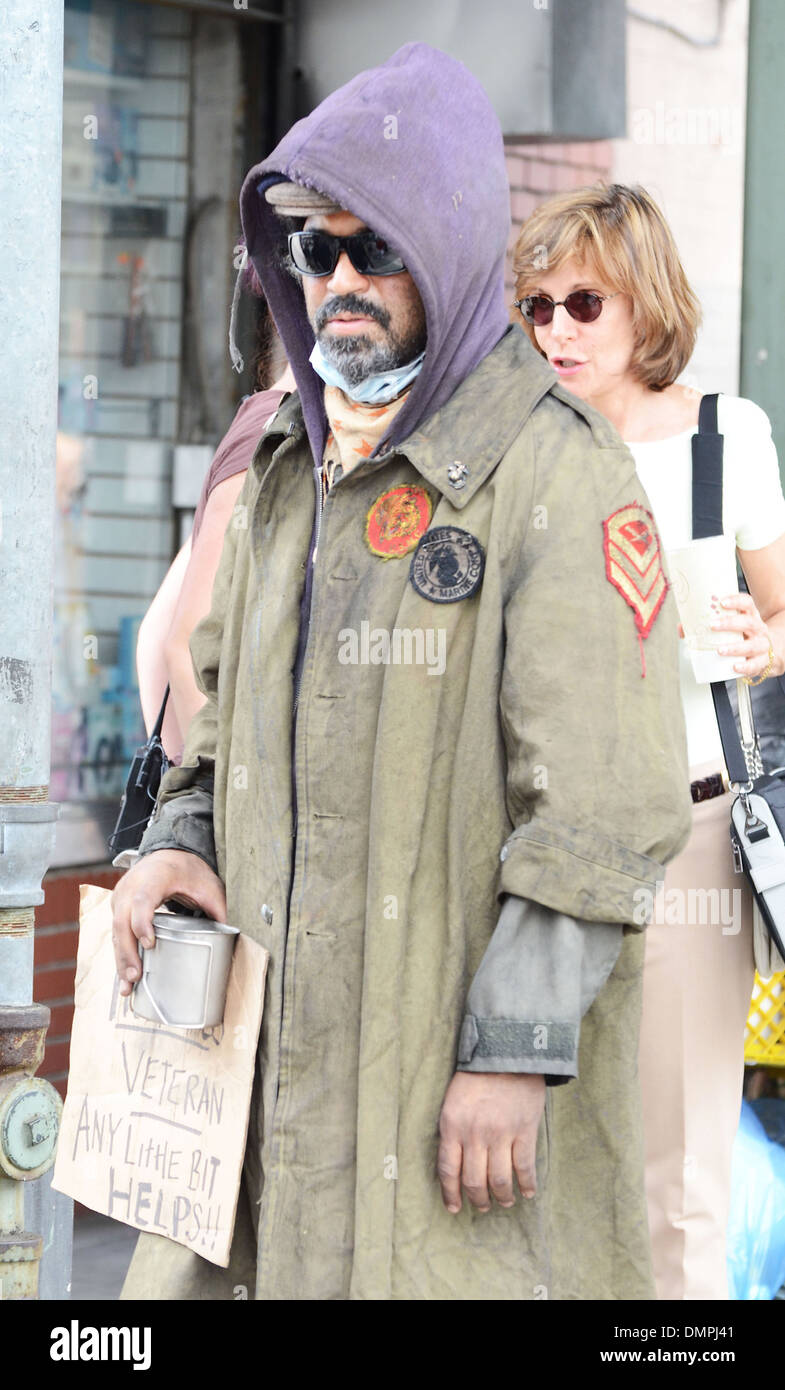 Jeffrey Wright dressed as a homeless veteren on filmset of 'The ...