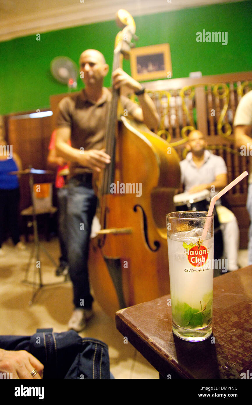 Band, Music, and mojito cocktail drinks  in a late night bar, the Cafe Paris, Havana Cuba Caribbean Latin America Stock Photo