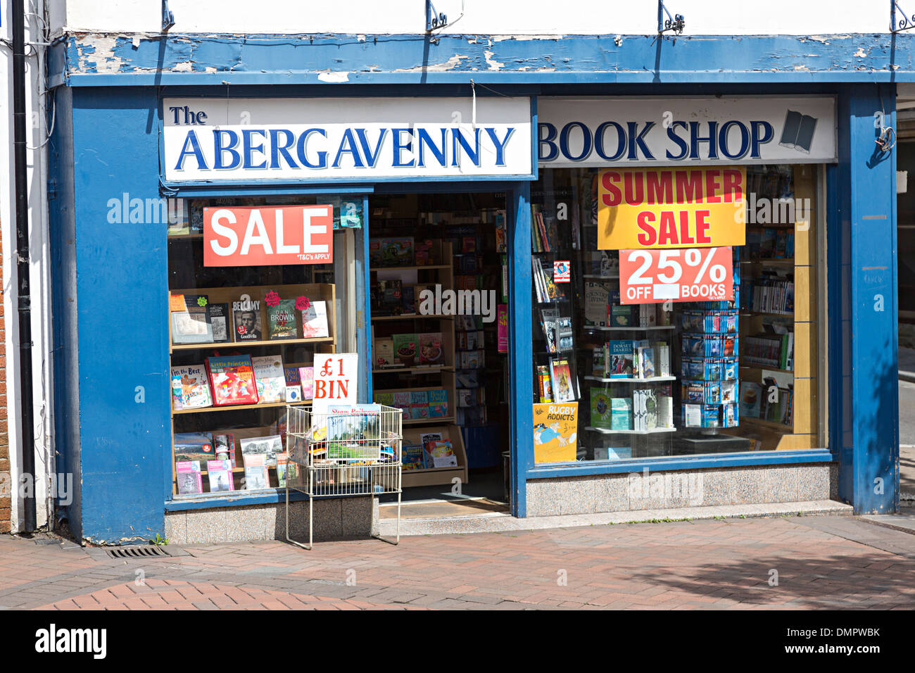 Bookshop with sale sign, Abergavenny, UK Stock Photo