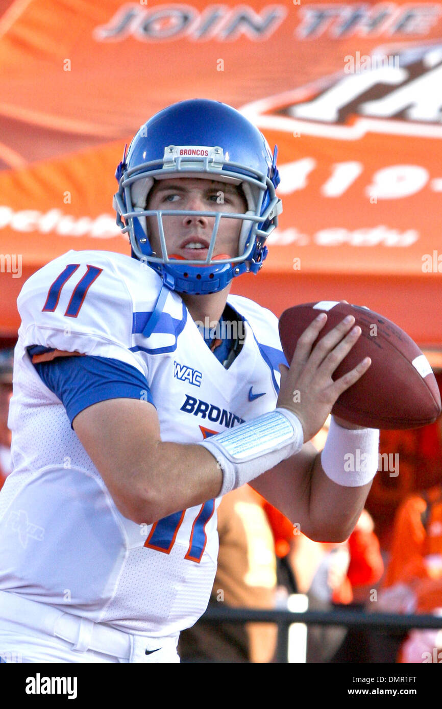 Boise State quarterback Kellen Moore (11) warms up before the game.  Boise State University, of the Western Athletic Conference, at Bowling Green State University, of the Mid-American Conference, at Doyt Perry Stadium in Bowling Green, Ohio.  Boise State defeated Bowling Green 49-14. (Credit Image: © Scott Grau/Southcreek Global/ZUMApress.com) Stock Photo