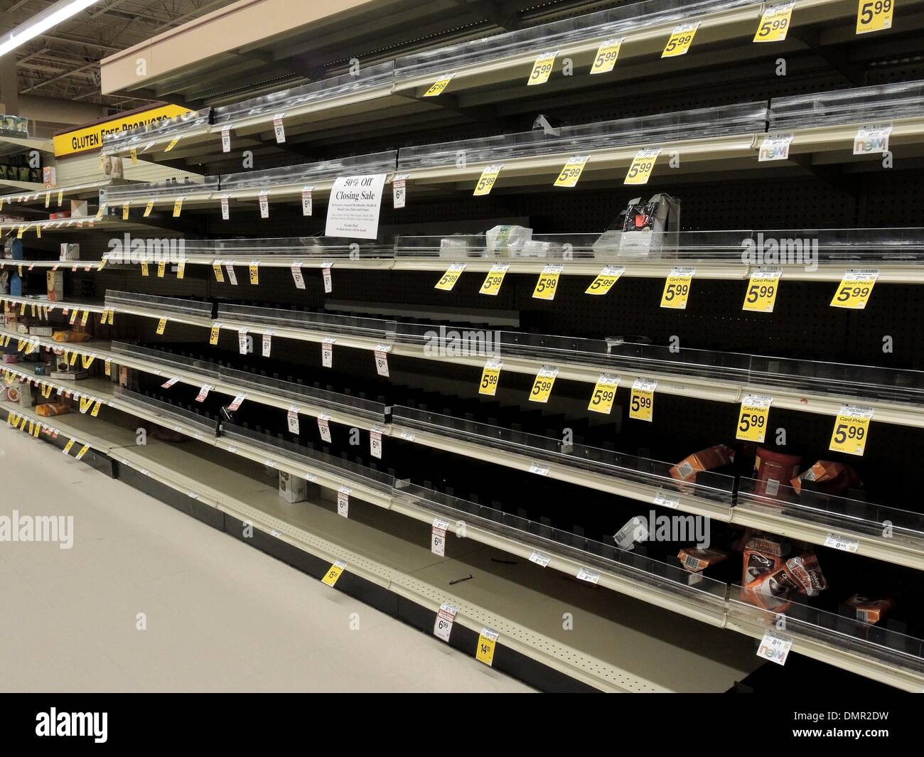 Chicago, Illinois, USA. 15th December 2013. Empty shelves are evidence