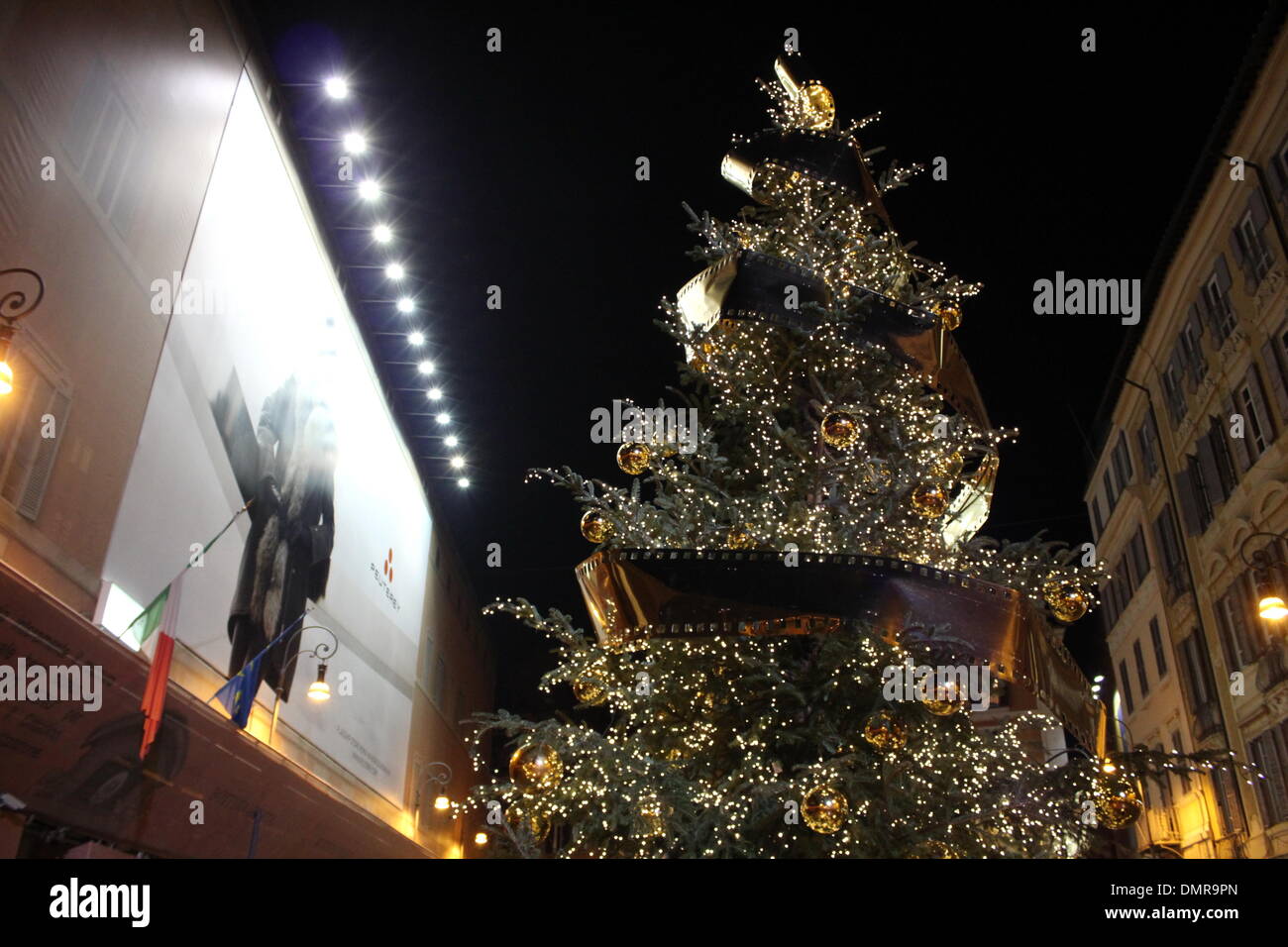 Rome, Italy 16 December 2013 Louis Vuitton shop and sponsored Christmas  tree in piazza San Lorenzo in Lucina, Rome, Italy - SuperStock