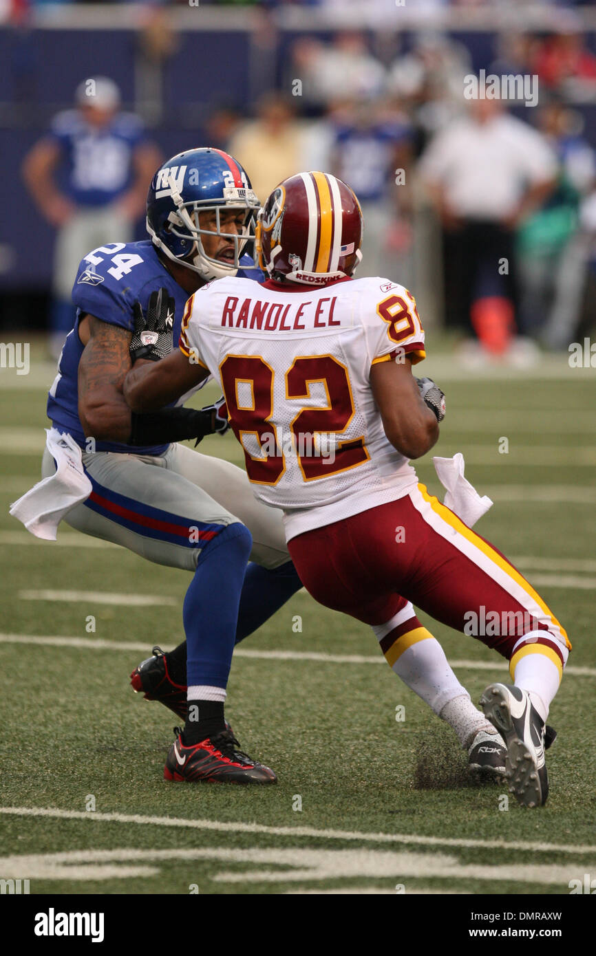 Randle El gets stopped by Terrell Thomas.  The New York Giants defeated the Washington Redskins 23-17 at Giants Stadium in Rutherford, New Jersey. (Credit Image: © Anthony Gruppuso/Southcreek Global/ZUMApress.com) Stock Photo