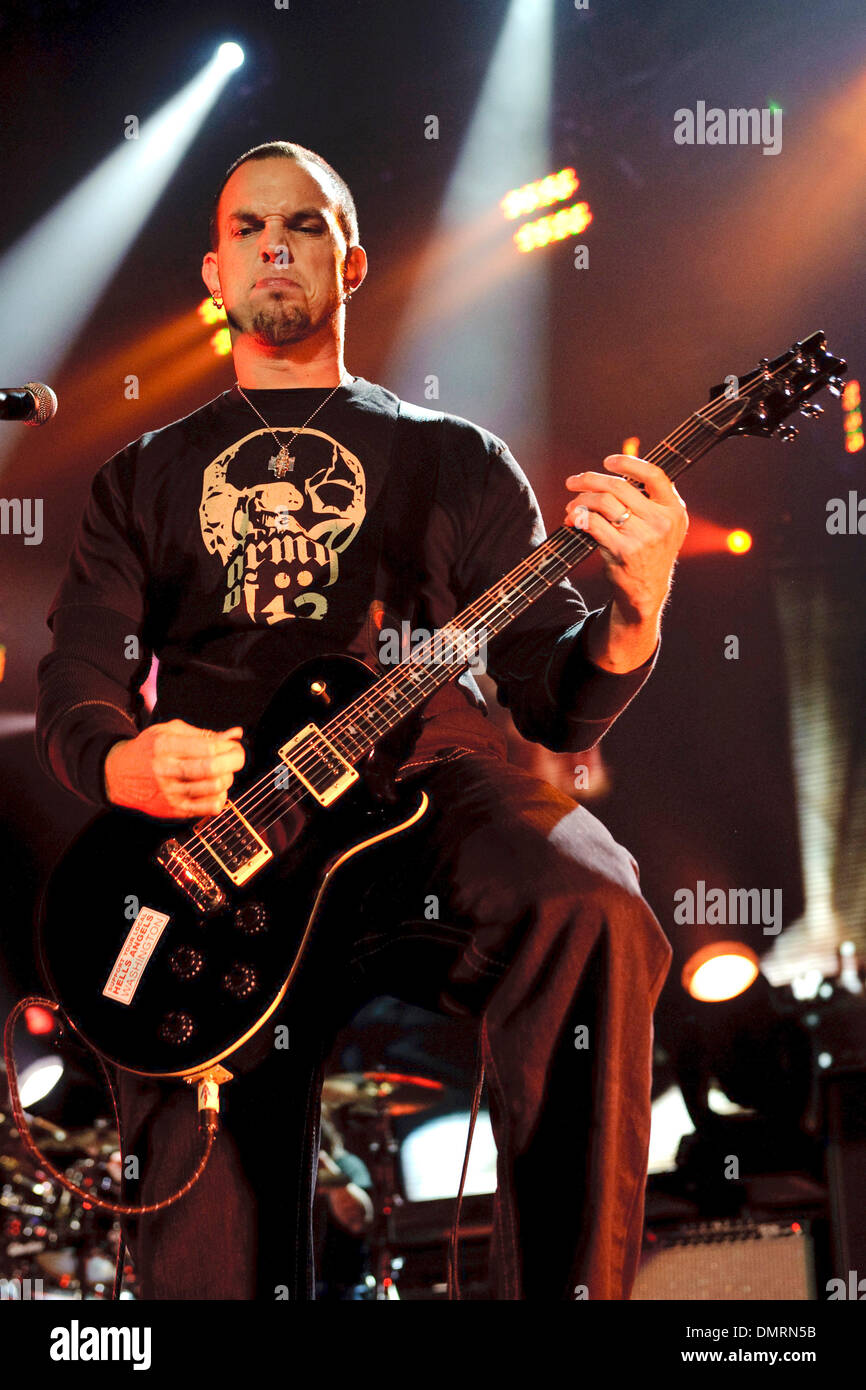 Creed lead guitarist Mark Tremonti during the bands show in Dallas