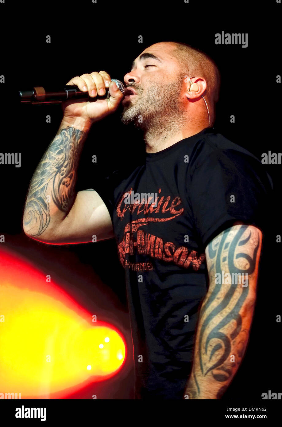 ENT SEPT 22 Staind lead vocalist Aaron Lewis during their concert in