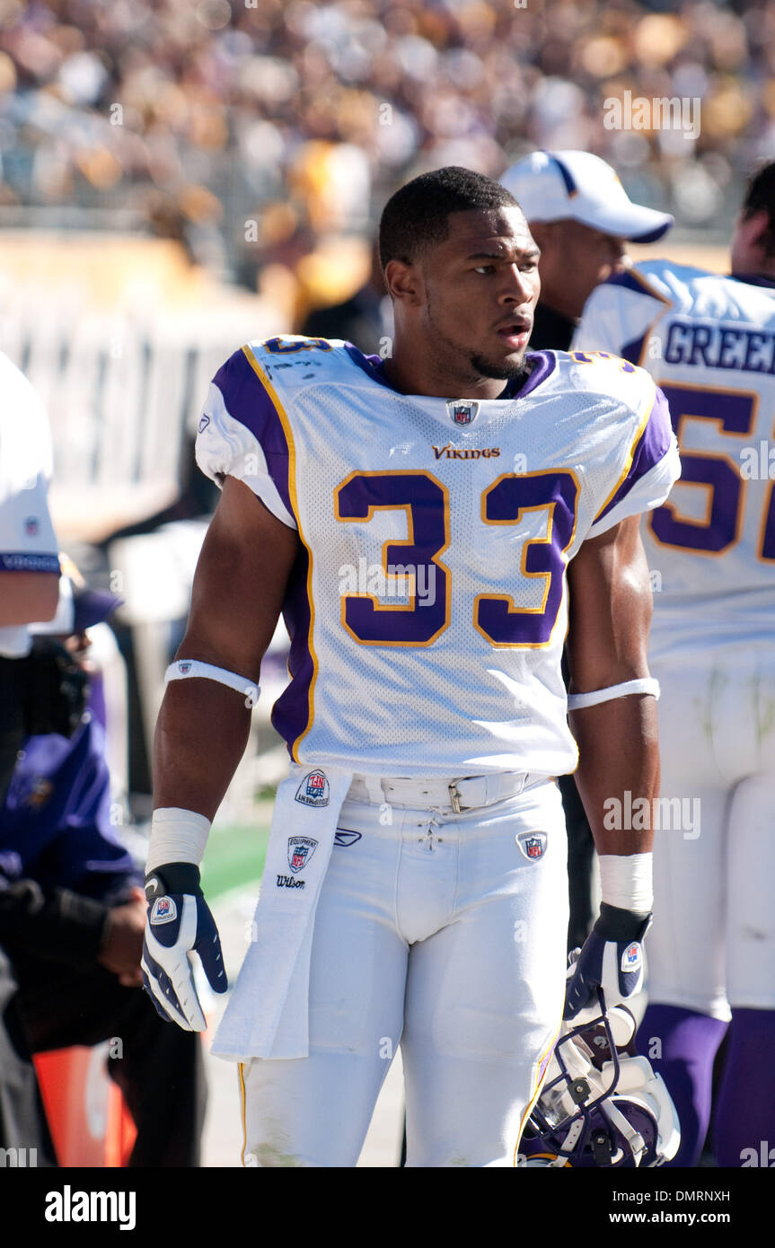 Minnesota Vikings defensive back Jamarca Sanford (33) on the sideline during a game against the Minnesota Vikings at Heinz field in Pittsburgh PA. Pittsburgh won the game 27-17. (Credit Image: © Mark Konezny/Southcreek Global/ZUMApress.com) Stock Photo