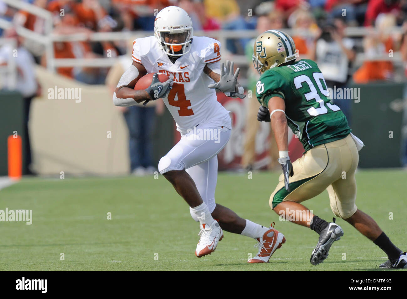 texas-wr-dan-buckner-looks-to-stiff-arm-