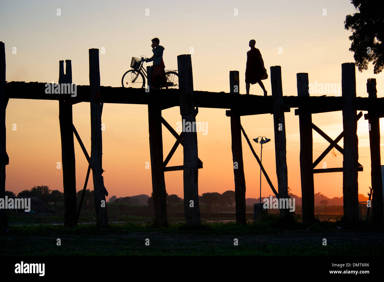 Buddhist monk u bein sunset hi-res stock photography and images - Alamy