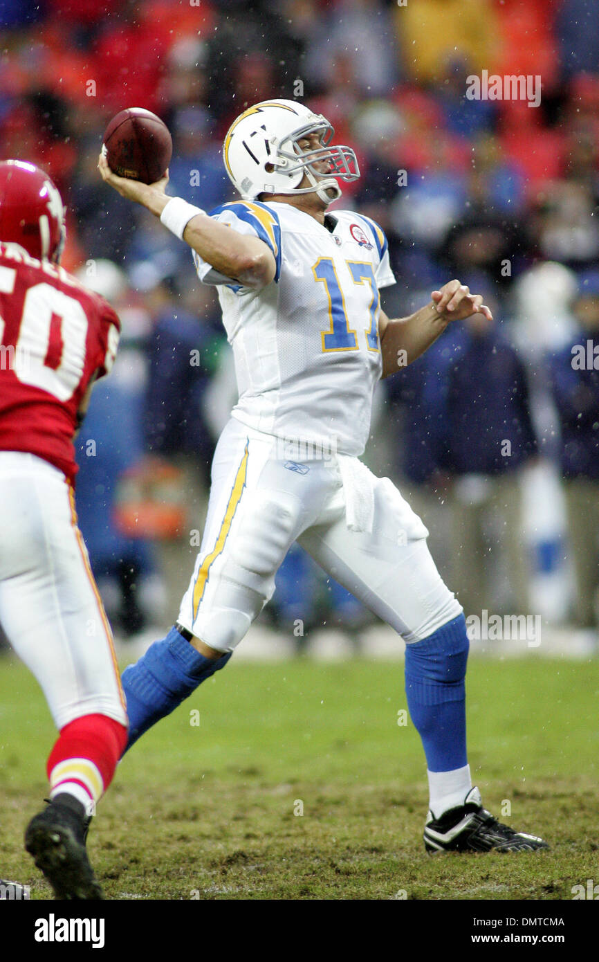 25 October 2009: San Diego Chargers tight end Antonio Gates (85) pulls away  from Kansas City Chiefs linebacker Jovan Belcher (59)during the Chargers  37-7 victory over the Chiefs at Arrowhead Stadium in