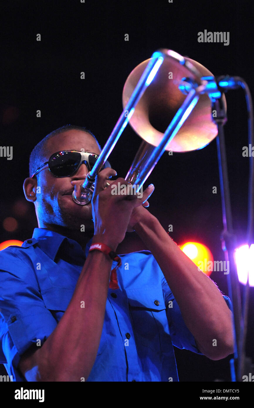 Trombone shorty hires stock photography and images Alamy