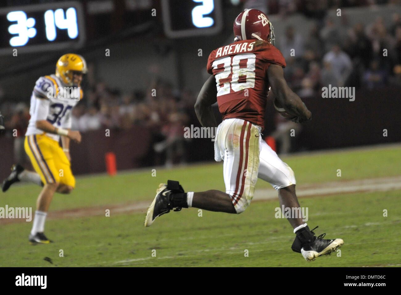 Alabama return man, 28 Javier Arenas, breaks free during an SEC West matchup between 3 Alabama